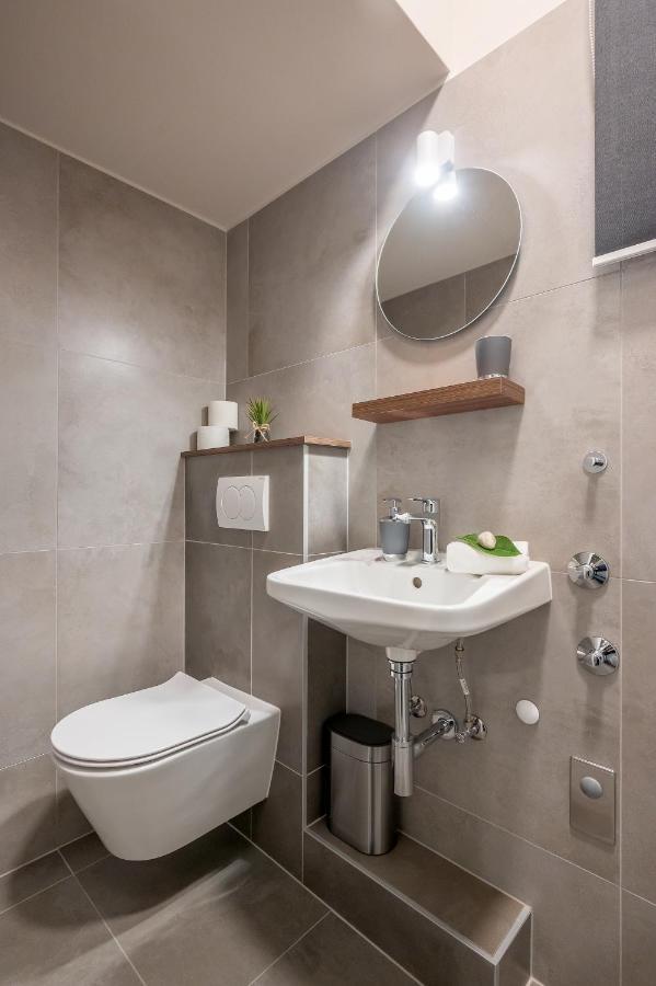 Green, Deluxe Two Bedroom Suite Split Bagian luar foto
