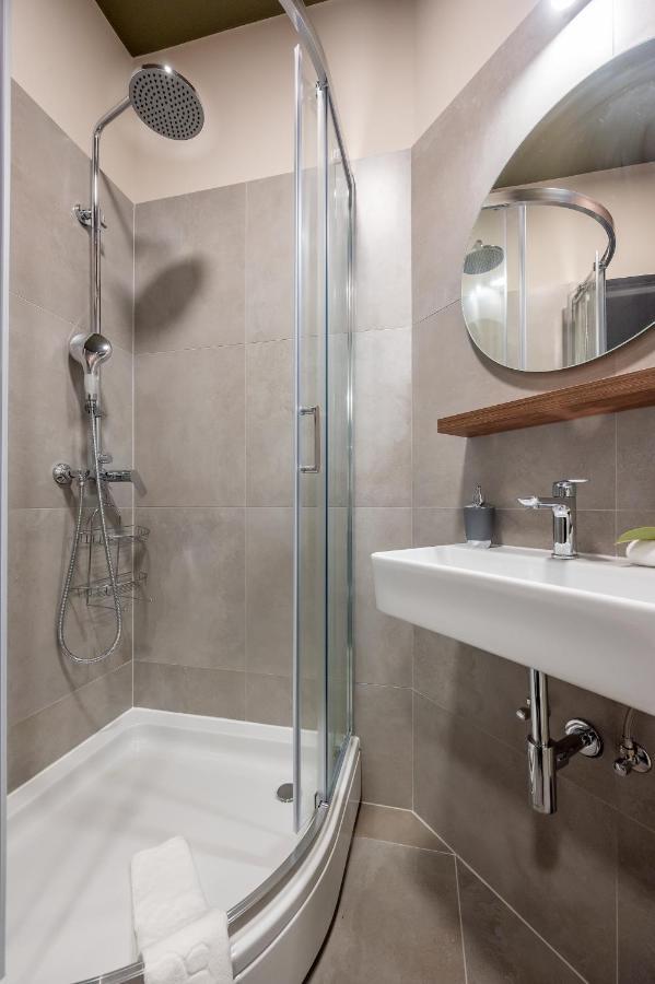 Green, Deluxe Two Bedroom Suite Split Bagian luar foto